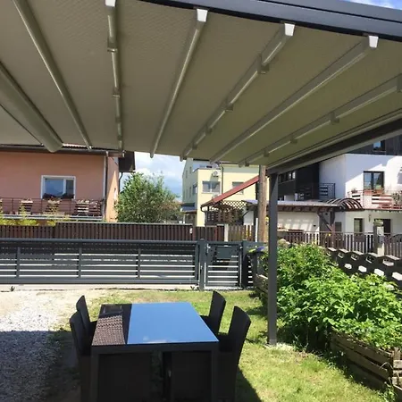Nastanitev v družini Guest House *